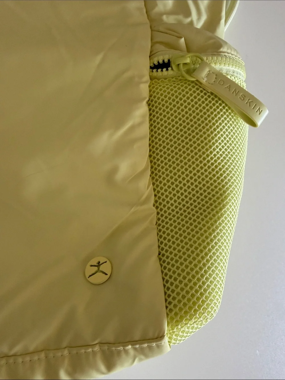 Danskin Pale Yellow-Green Mesh Accent Drawstring Tote